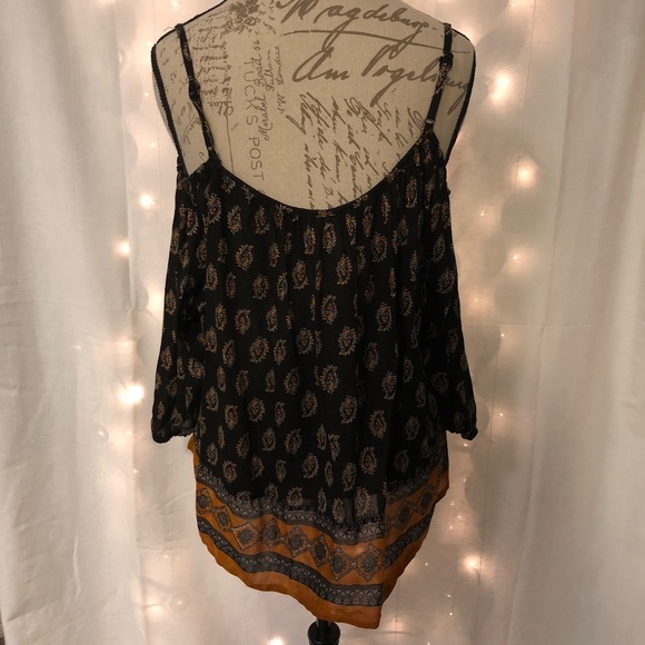 2[Hint of Blush] Cold shoulder black top - Picture 3 of 5